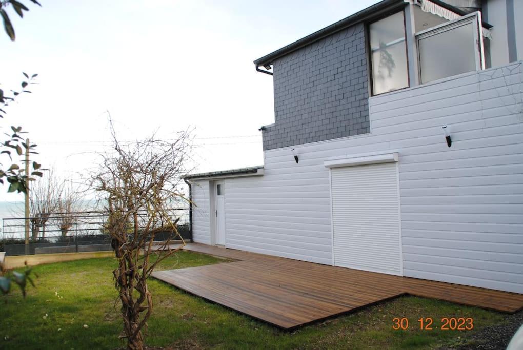 Holiday home A L Abri Des Embruns